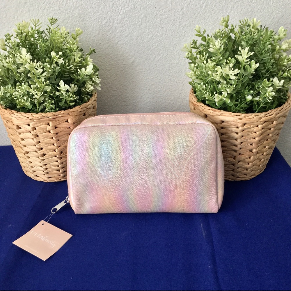 🎉HP🎉 Beautiful Iridescent Makeup Bag by Ulta